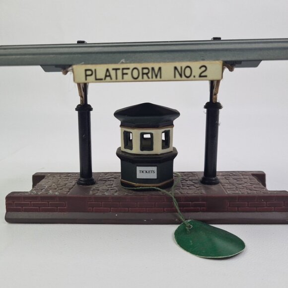 Department 56 Heritage Village "Victoria Station Train" 5575-1 Accessory Vntg - Picture 3 of 11